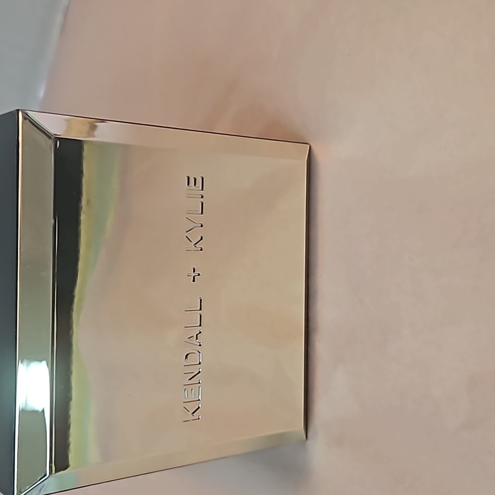 KENDALL & KYLIE Watch and Bracelet gift 🎁 set - Picture 3 of 9